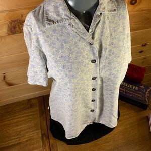 💥CLOSET CLOSE OUT💥 Chico’s Silk Floral Blouse